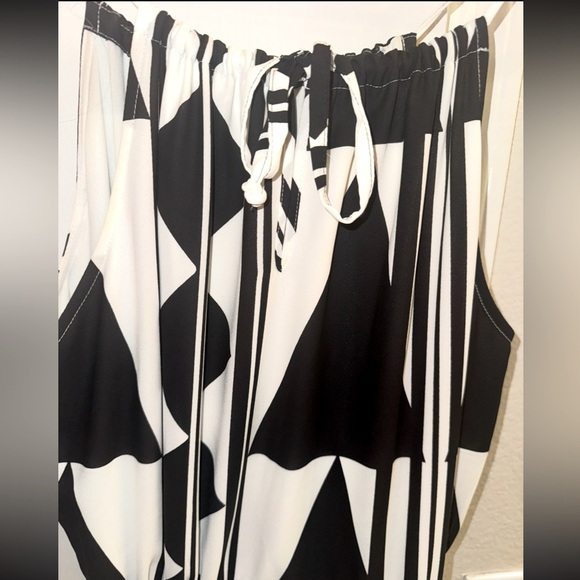 Black and White Geo Print Handkerchief Hem Maxi Dress Express Size Medium - Picture 3 of 16